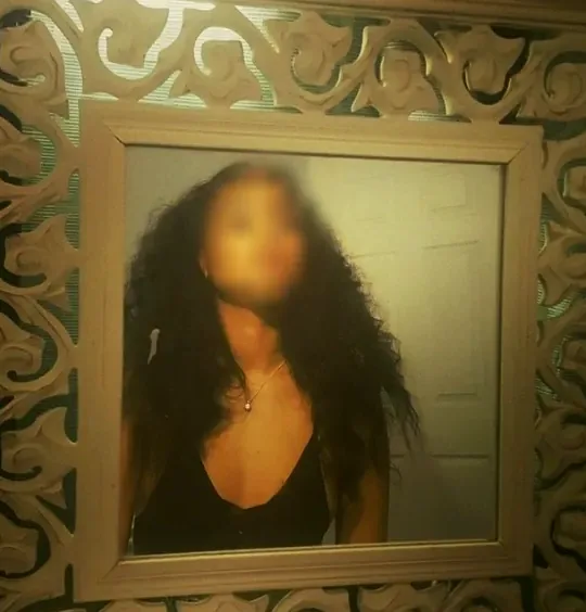 Amira, 30