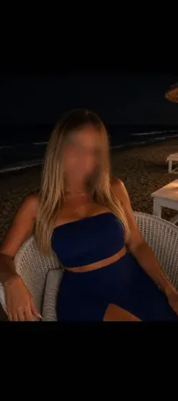 Amira, 38