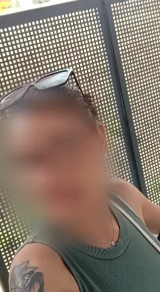 Büsra, 38