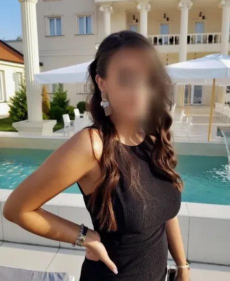 Carla, 29