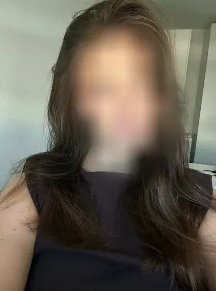 Ela, 28