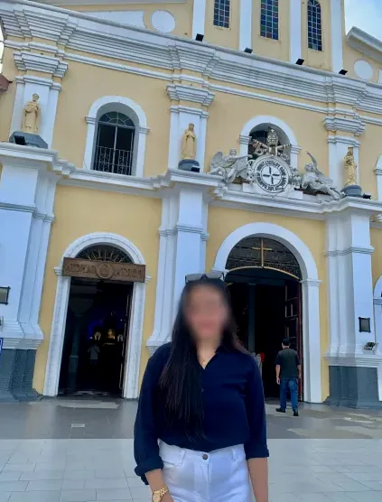Ela, 24