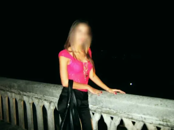 Elena, 33