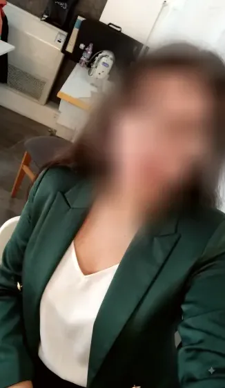 Julia, 27