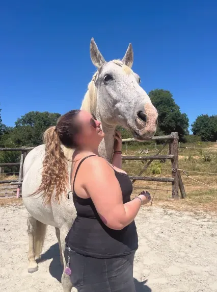 Maja, 23