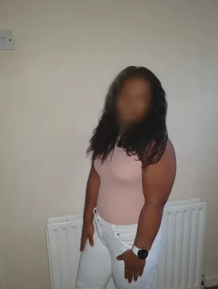 Sandra, 24