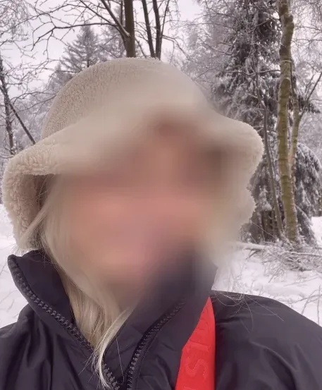 Sandra, 20